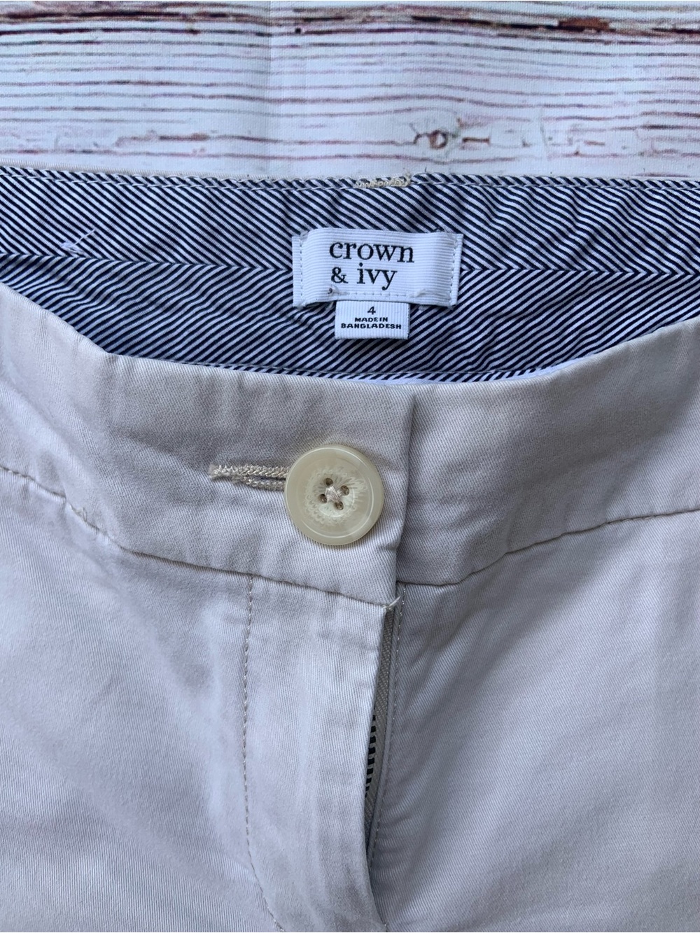 Crown & Ivy Women's Classic Cotton Blend Shorts Light Beige Size 4 - Picture 2 of 4